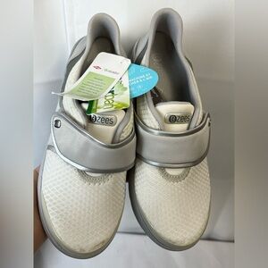 Bzees Roxy Silver and Gray Sneakers Size 6M NWT